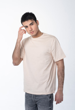 Бежевая мужская футболка